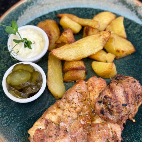 Pulpe de pui la jar cu cartofi de casă