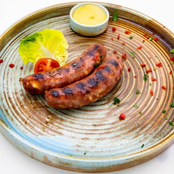 Cârnaţi cu caşcaval / cârnaţi afumaţi ţărăneşti cu cartofi de casă și muștar