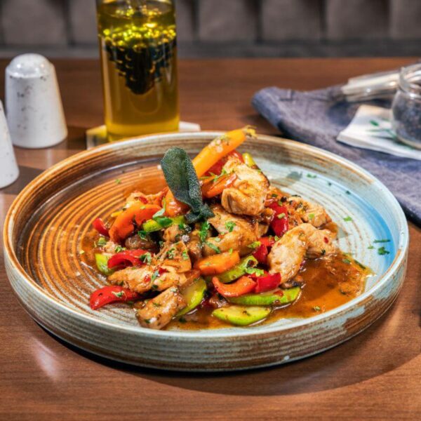 Tigaie de pui cu legume şi sos sweet chilli