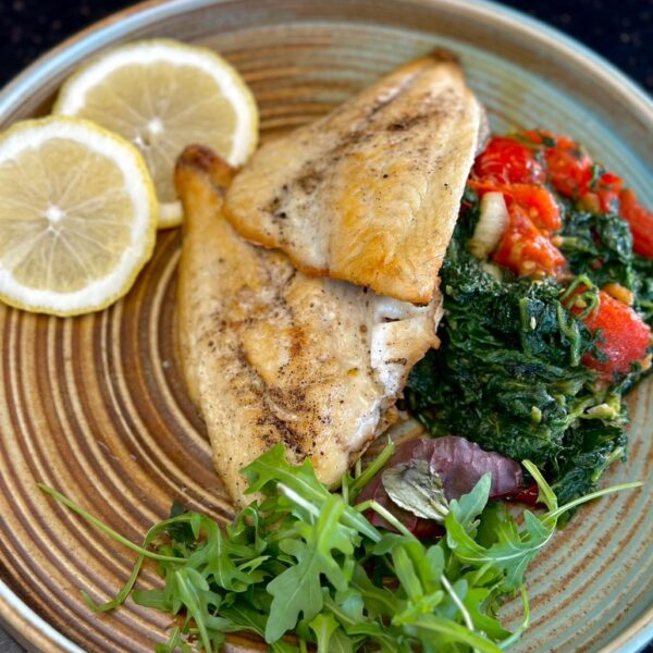 File de dorada cu sote de baby spanac