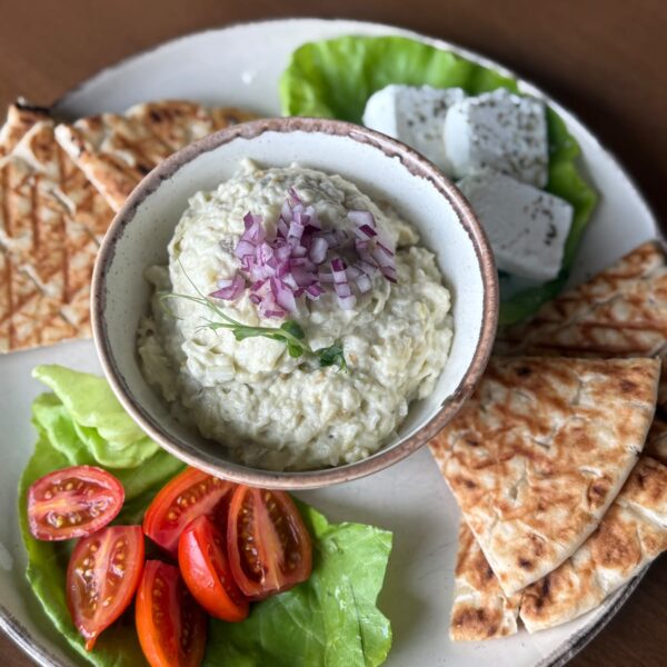 Salată de vinete cu pitta bread